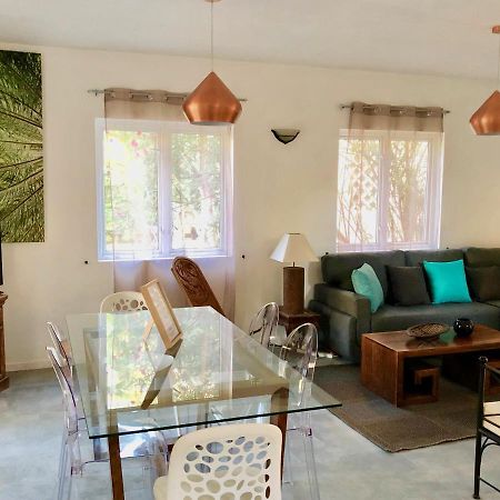 Le Frangipanier - Beachfront Villa in a beautiful&secured complex Flic-en-Flacq Esterno foto